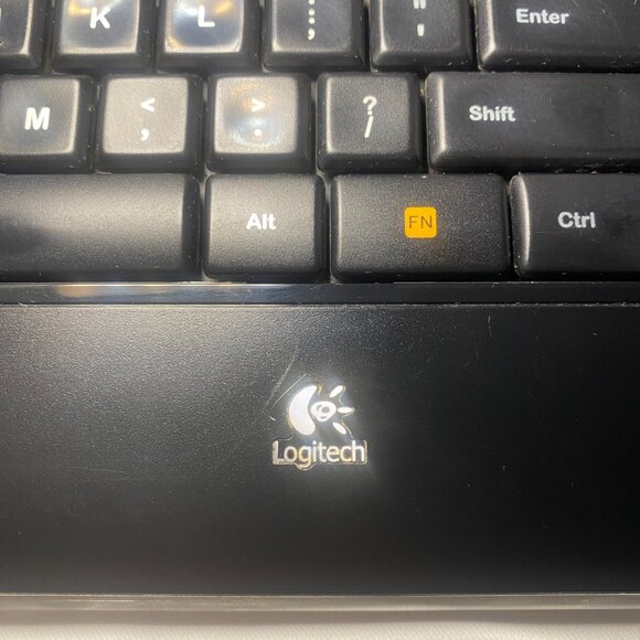 Logitech K800 Illuminated Wireless Keyboard **FOR PARTS** No Dongle See Desc - Picture 2 of 8